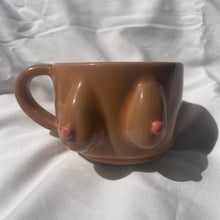 Load image into Gallery viewer, Tan BoobyPot mug with pink dot nipples.
