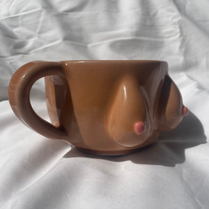 Tan BoobyPot mug with pink dot nipples.